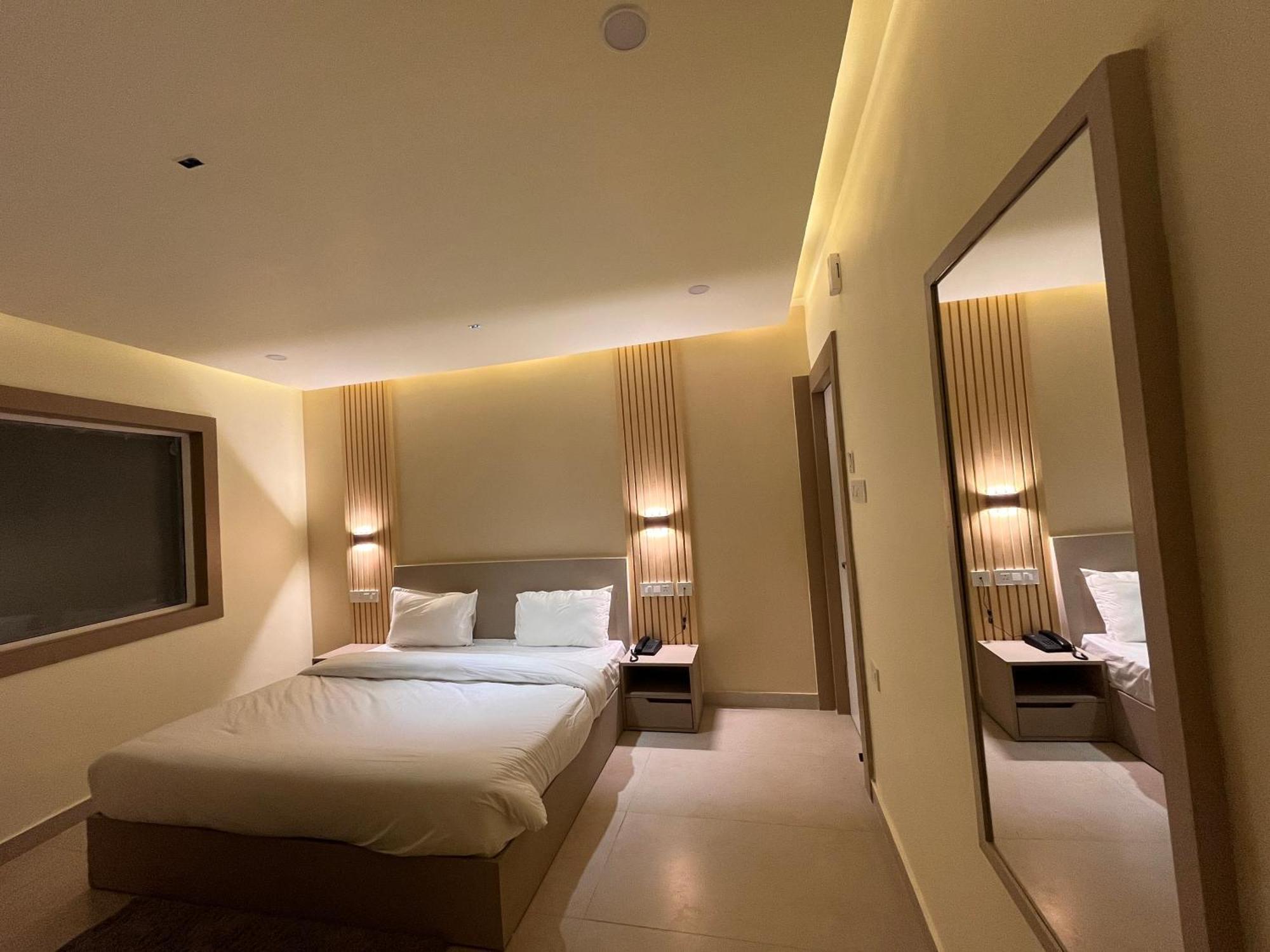 Spruce Hill Hotel & Restro Нейнитал Екстериор снимка