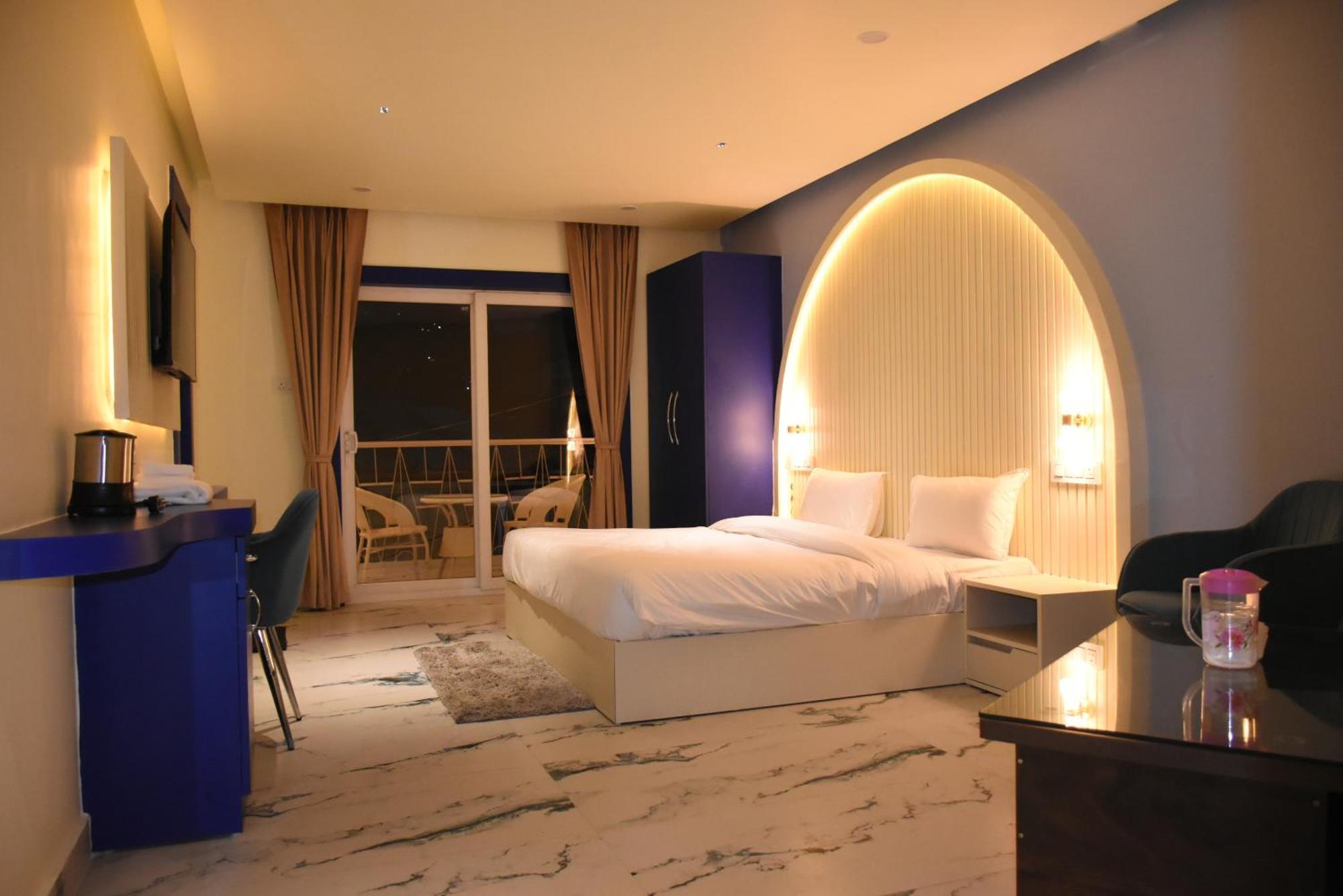 Spruce Hill Hotel & Restro Нейнитал Екстериор снимка