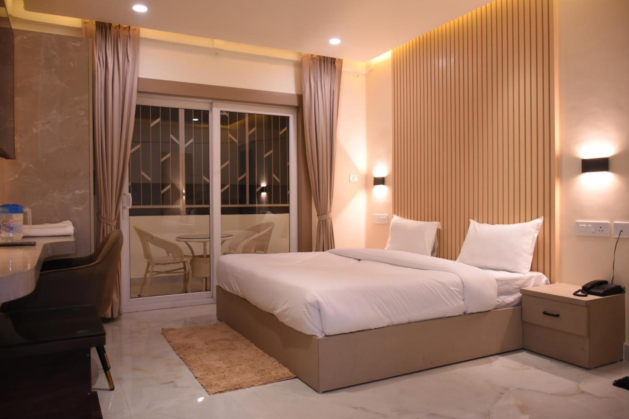 Spruce Hill Hotel & Restro Нейнитал Екстериор снимка