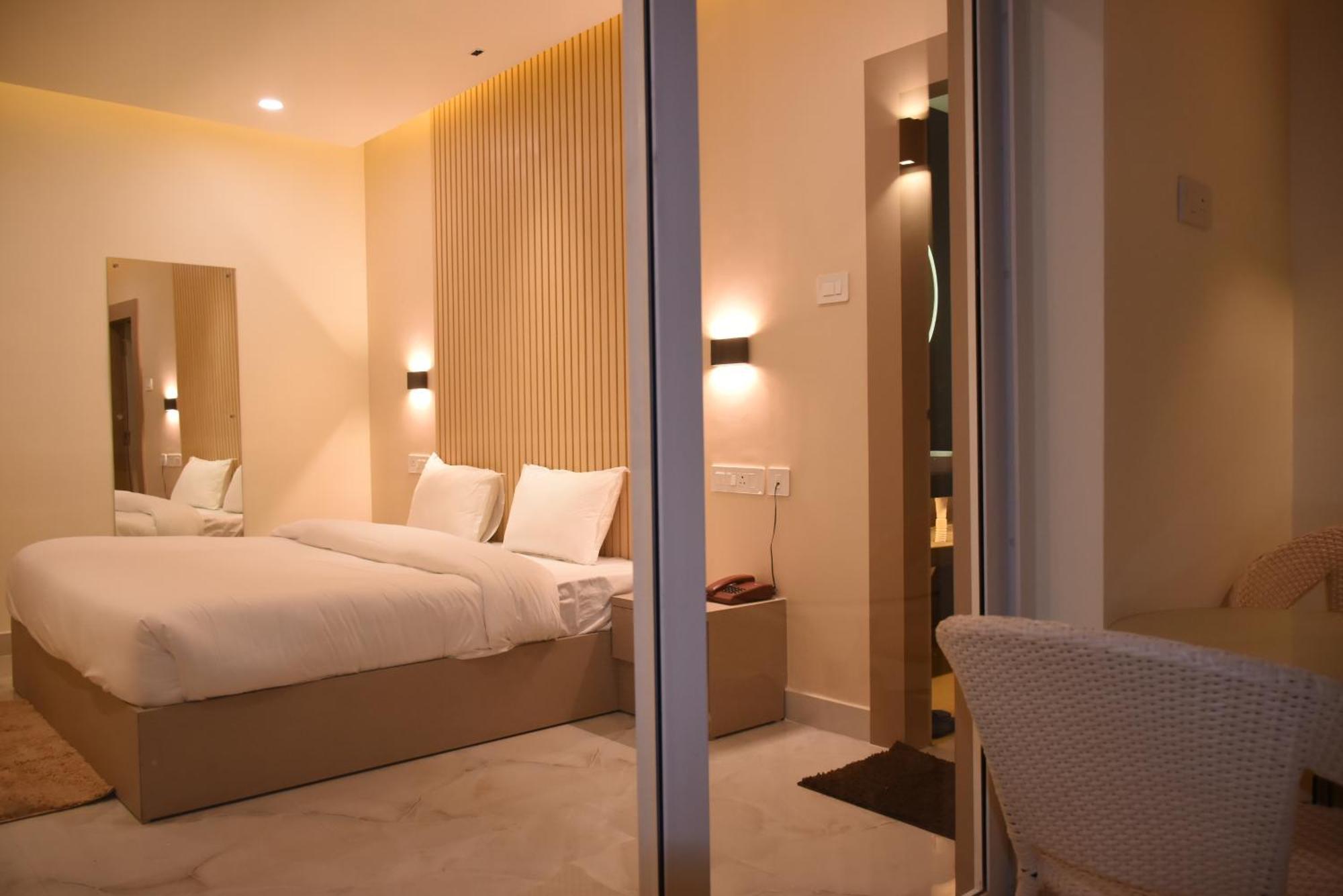 Spruce Hill Hotel & Restro Нейнитал Екстериор снимка