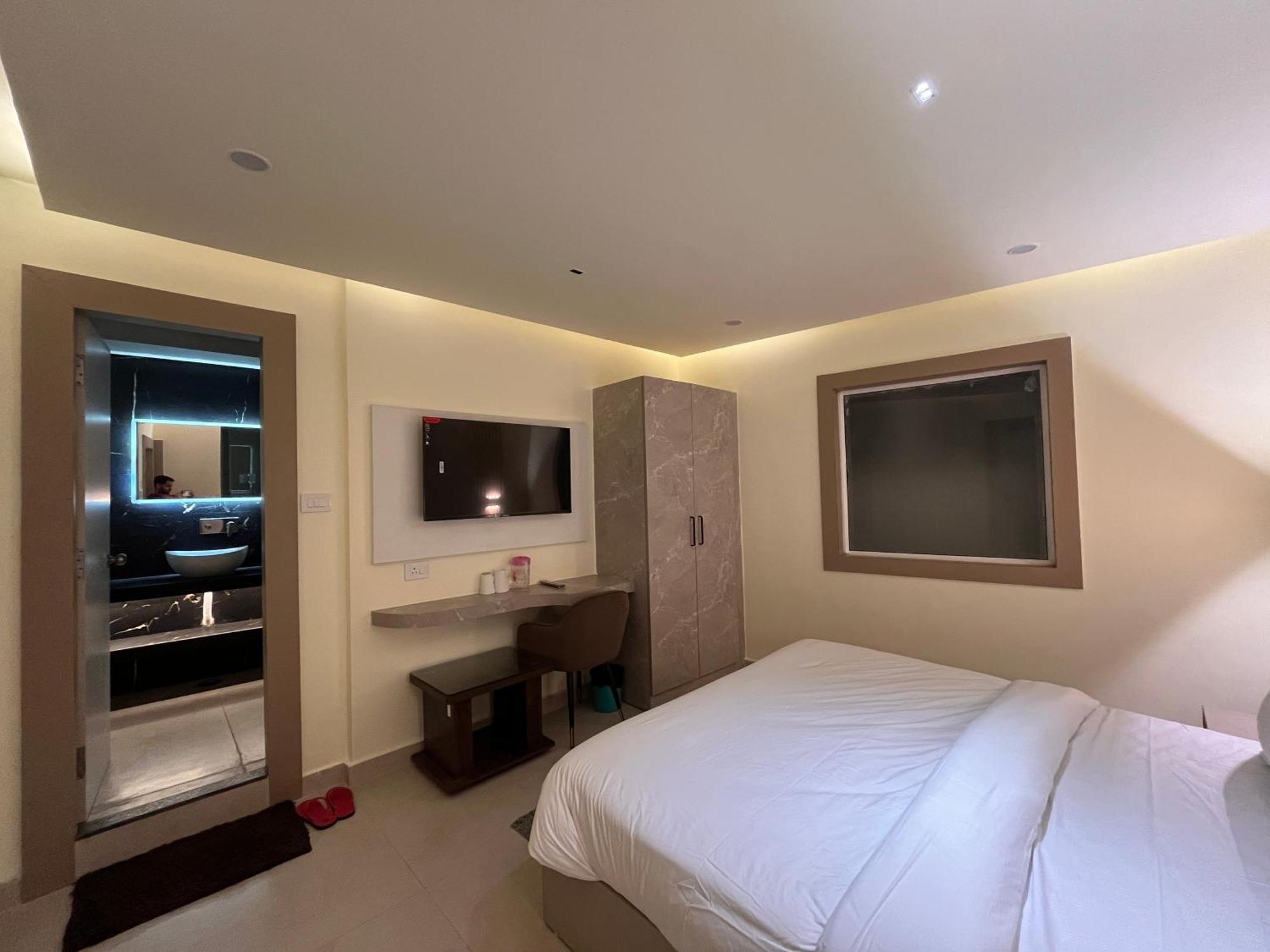 Spruce Hill Hotel & Restro Нейнитал Екстериор снимка