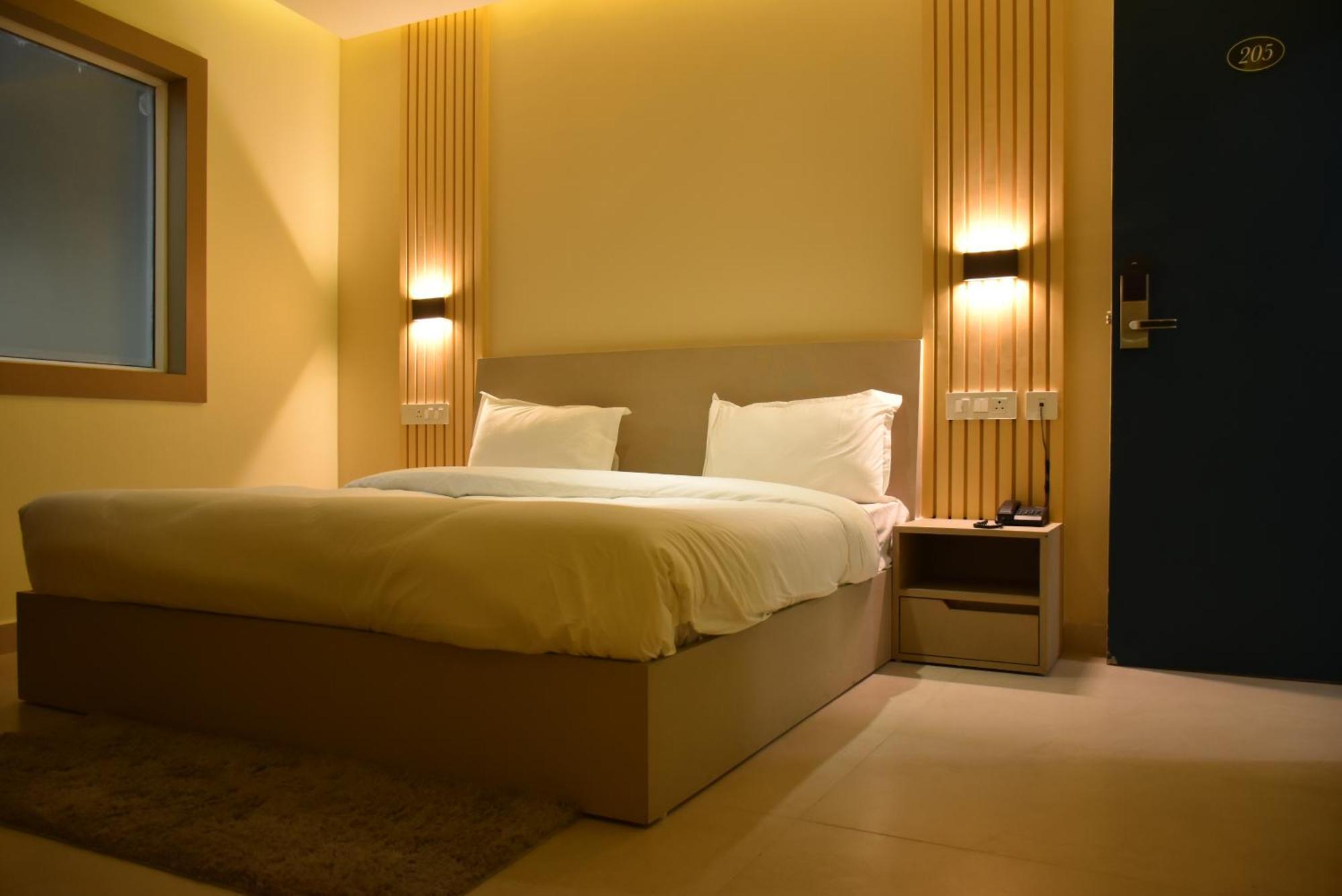 Spruce Hill Hotel & Restro Нейнитал Екстериор снимка
