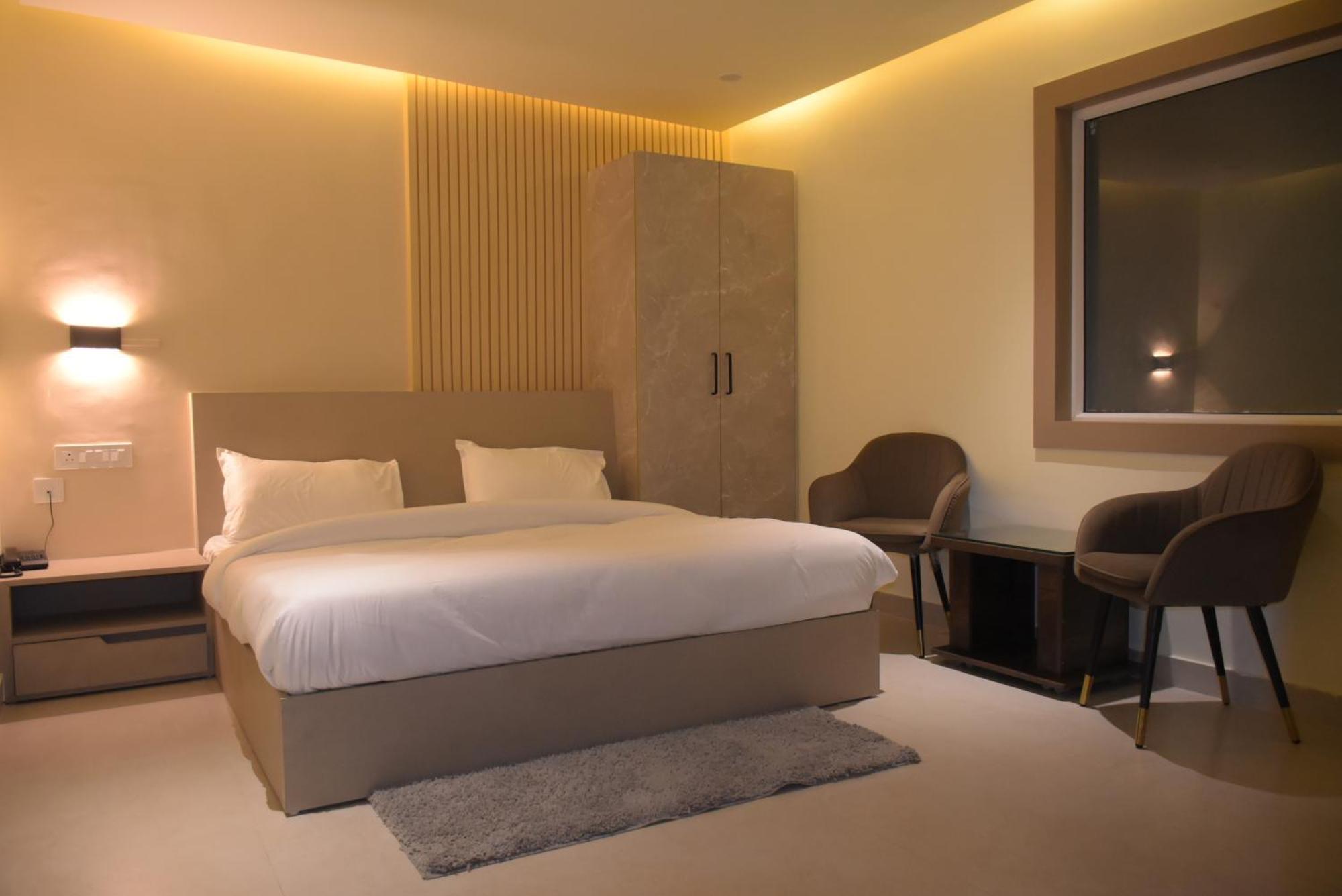 Spruce Hill Hotel & Restro Нейнитал Екстериор снимка